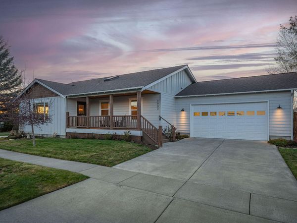 2902 NE Pinnacle Place, Bend, OR 97701