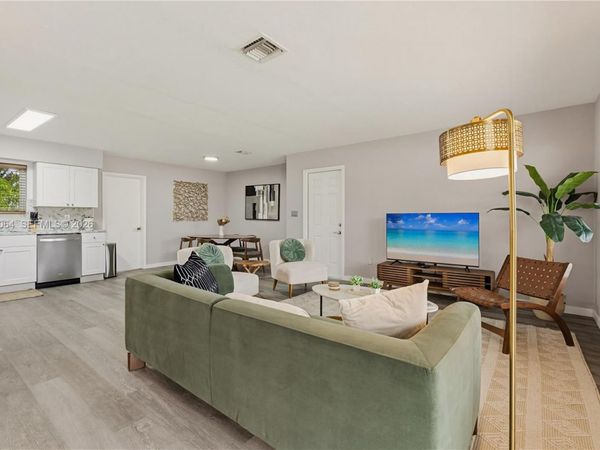 2825 NW 9th Ave , Wilton Manors, FL 33311