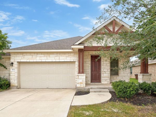 913 Centerra Hills CIR, Round Rock, TX 78665