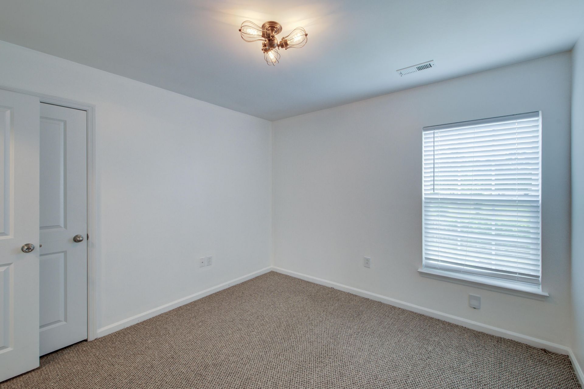 1054 Whitlow Boulevard Photo 33
