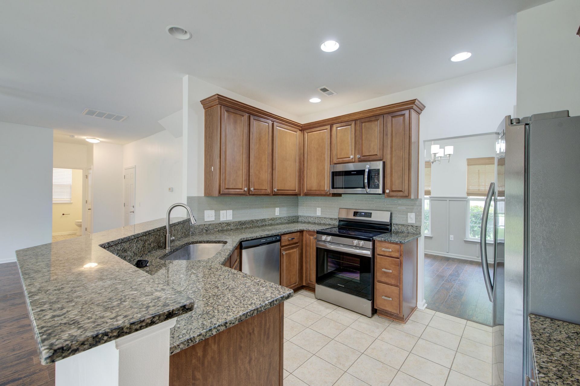 1054 Whitlow Boulevard Photo 6