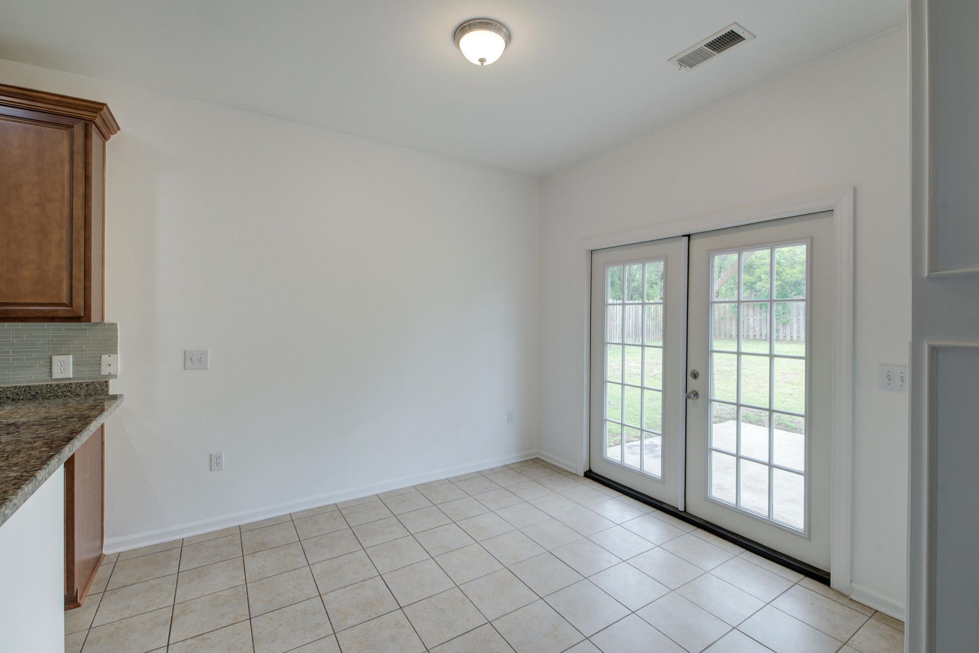 1054 Whitlow Boulevard Photo 8