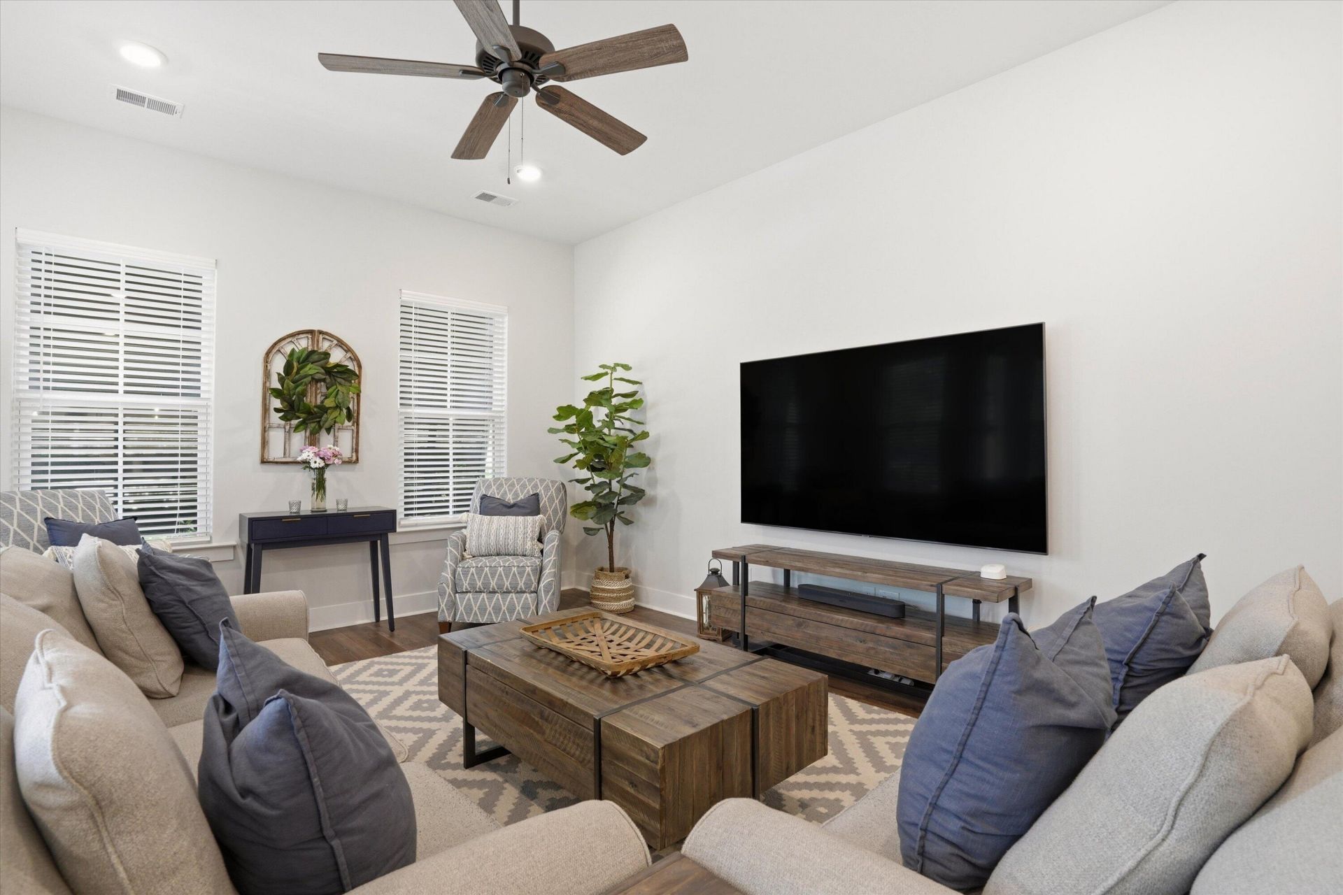 131 Trumpet Vine Drive Photo 10