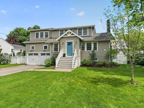 11 Planters Field Ln, Hingham, MA 02043
