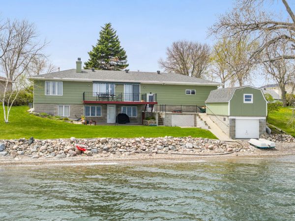 920 N LAKE DRIVE, Watertown, SD 57201