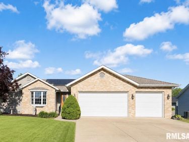 1816 PARKFIELD Drive, Pekin, IL 61554