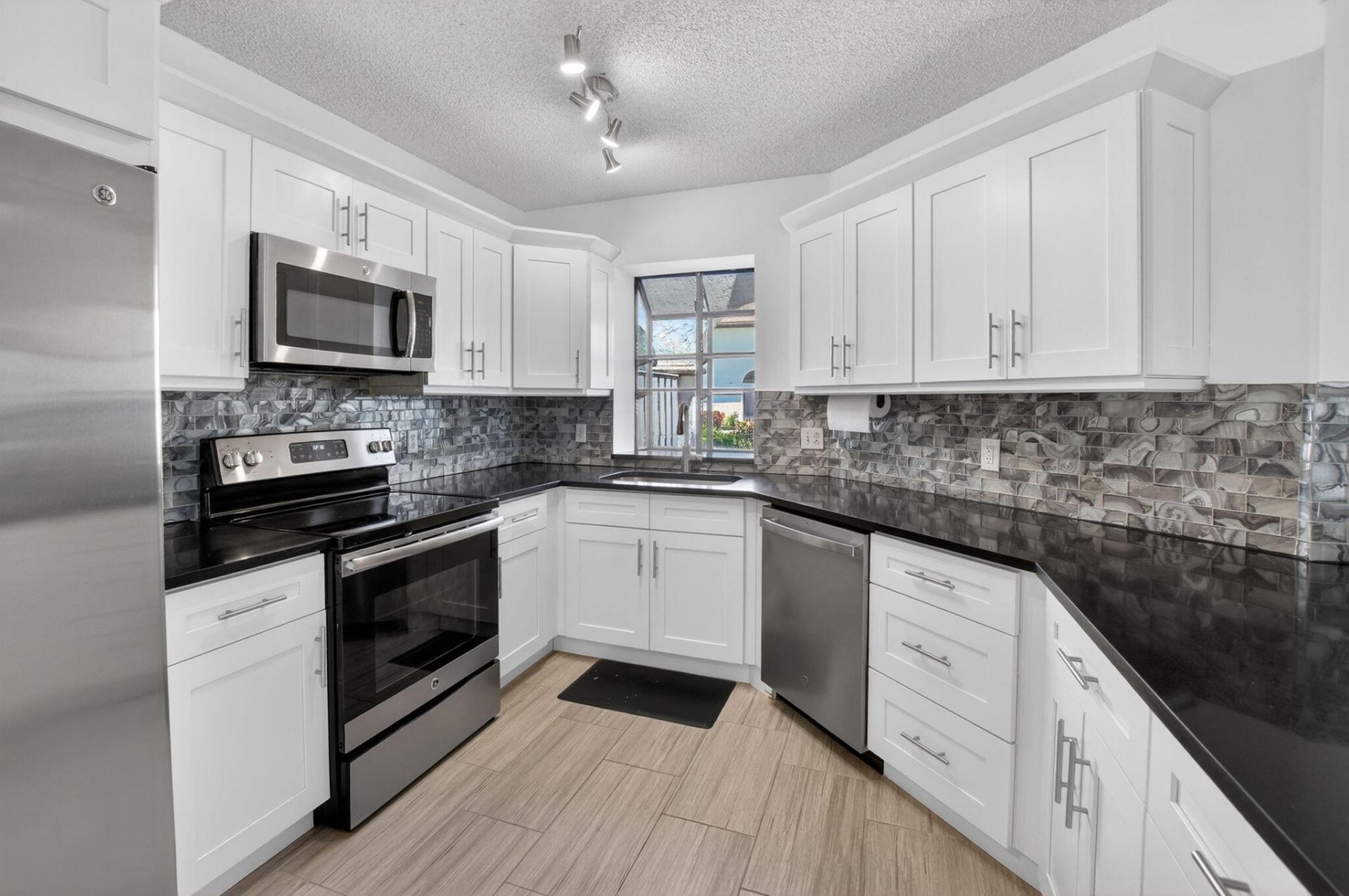 5259 Europa Drive, Unit D, Boynton Beach, FL 33437 Photo