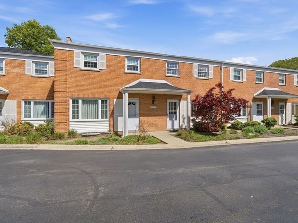 2138 Rugen Road, Glenview, IL 60025