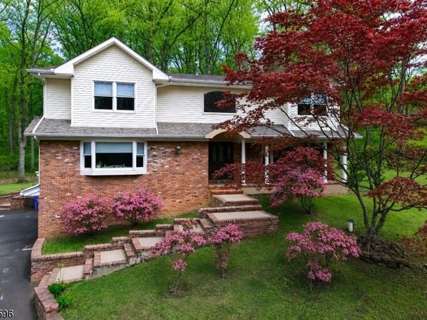 17 Drift Rd, Watchung, NJ 07069