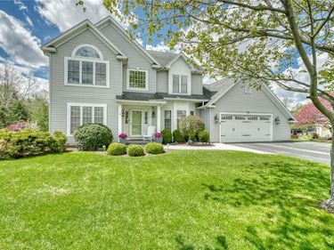 14 Summer Pond Way, Rochester, NY 14624