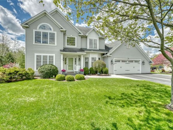 14 Summer Pond Way , Rochester, NY 14624