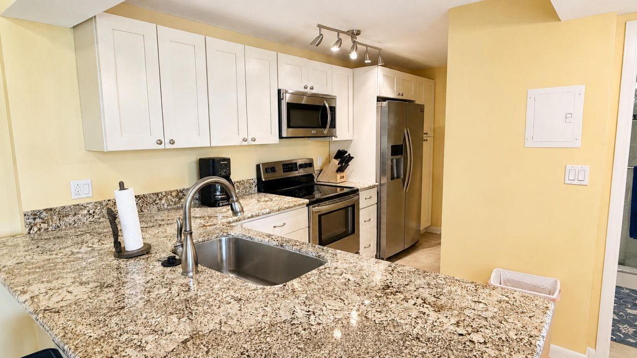 88500 Overseas Highway, Unit APT 424, Tavernier, FL 33070 Photo