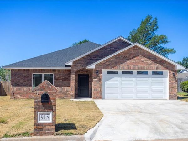 915 Stonegate Drive, Weatherford, OK 73096