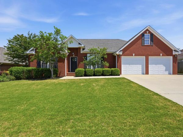 108 Hollywood Ave, Muscle Shoals, AL 35661