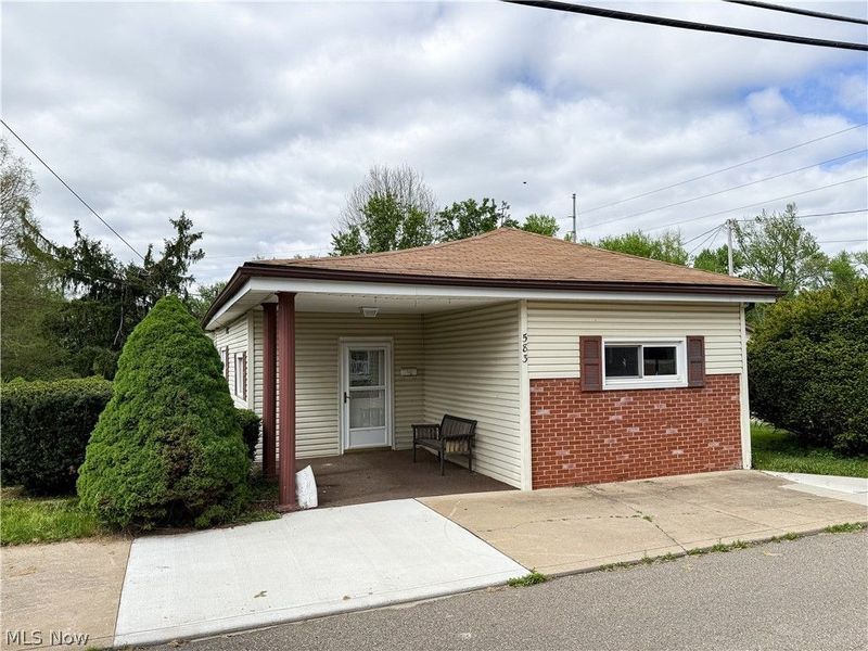583 E 1st Street, Uhrichsville, OH 44683 Photo 1
