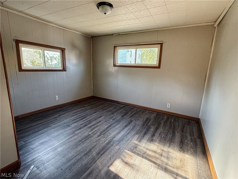 583 E 1st Street, Uhrichsville, OH 44683 Photo 10