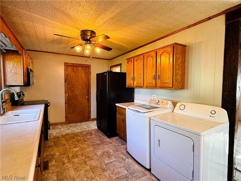 583 E 1st Street, Uhrichsville, OH 44683 Photo 7
