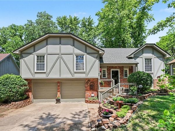 1930 E Sunvale Drive, Olathe, KS 66062