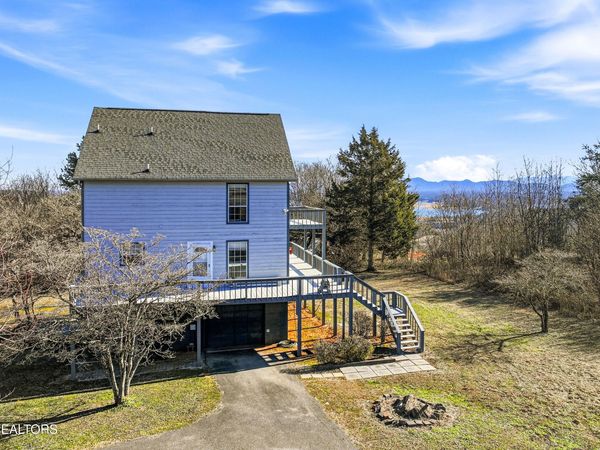 2812 Burnett Drive, Kodak, TN 37764