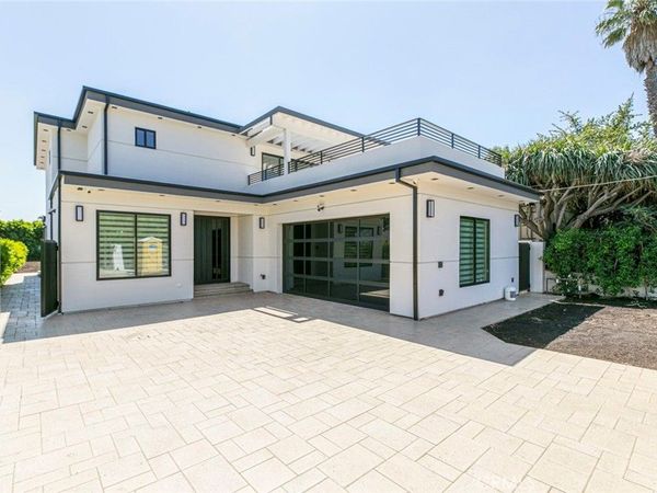 6426 Varna Avenue, Van Nuys, CA 91401
