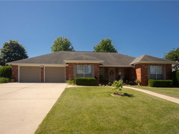 2103 W 8th Street , Russellville, AR 72801