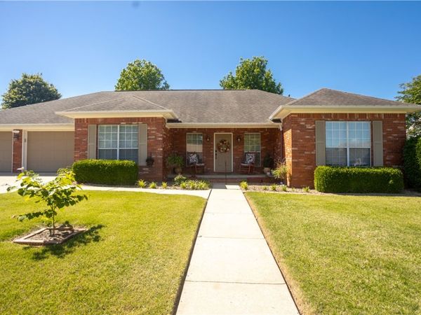 2103 W 8th Street , Russellville, AR 72801