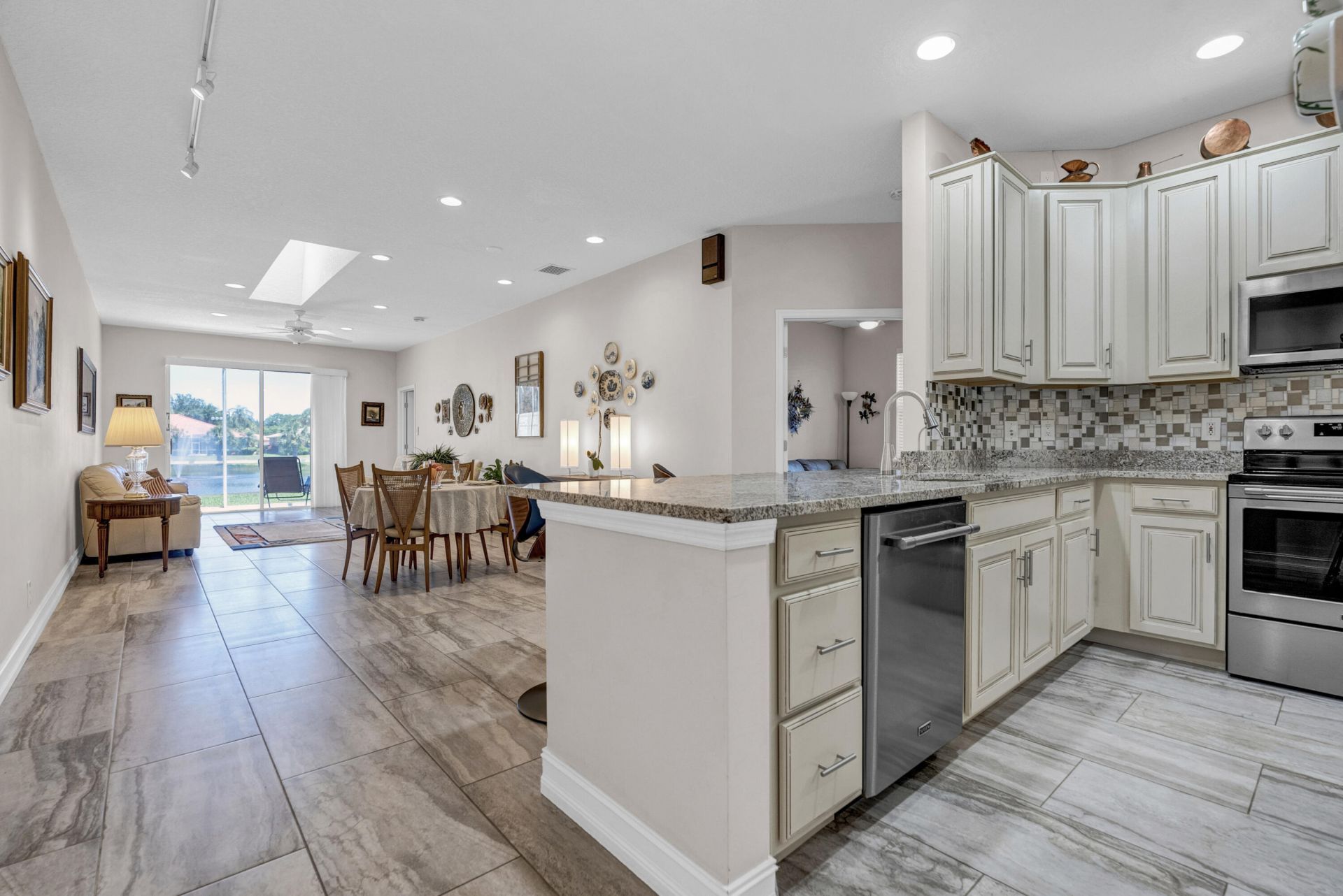 9532 N Crescent View Dr Drive N, Boynton Beach, FL 33437 Photo