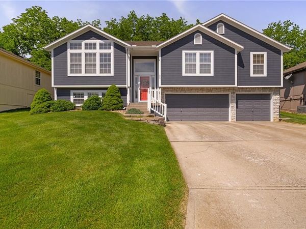 108 NE Topaz Drive, Lee's Summit, MO 64086