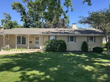 7606 Springfield Drive, Omaha, NE 68114