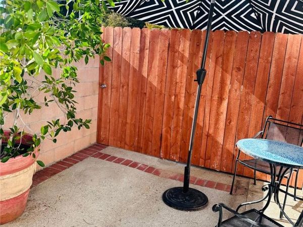 18155 Schoenborn, Northridge, CA 91325