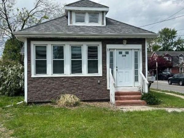 295 Conklin Street , Farmingdale, NY 11735