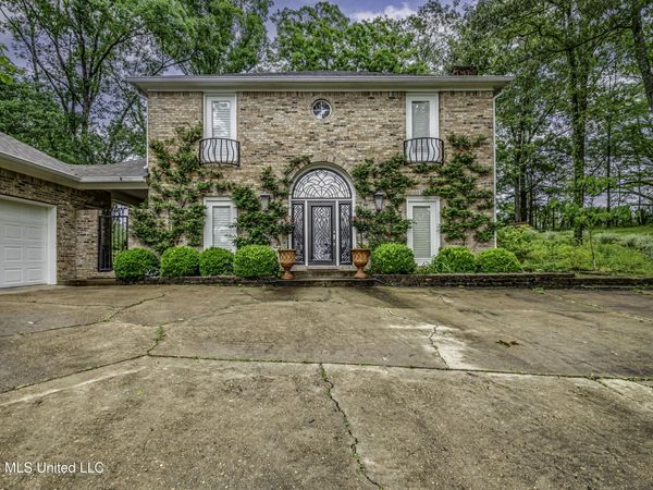 8 Lakeview Drive, Raymond, MS 39154