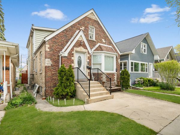 4918 W Winnemac Avenue, Chicago, IL 60630