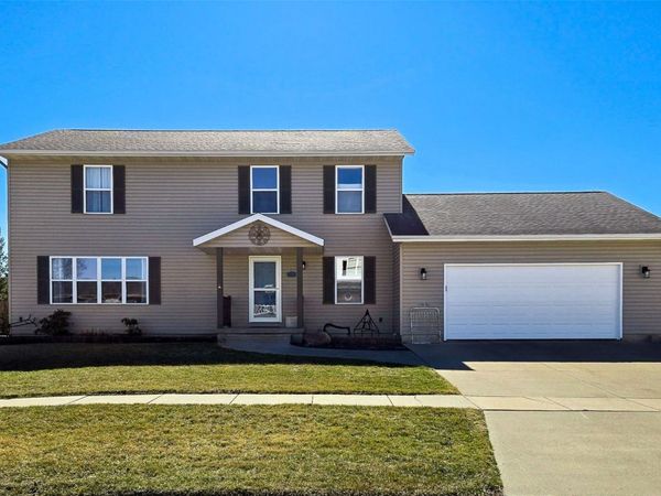 214 Donald Dr , Alburnett, IA 52202
