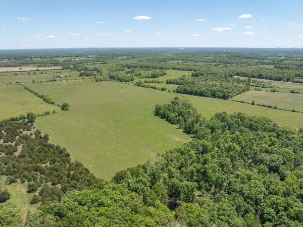 000 Logan Road , Hartville, MO 65667