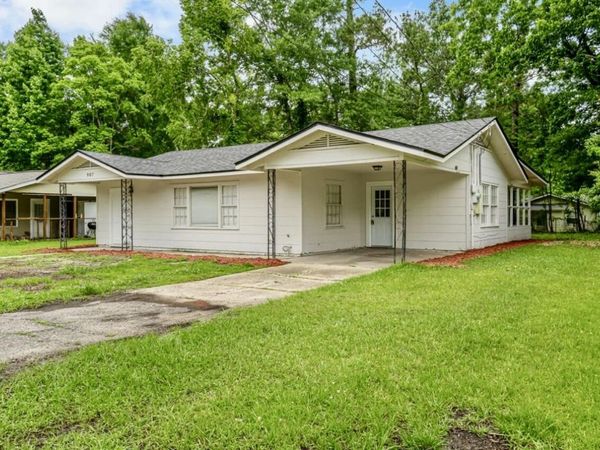 907 Wedgewood Dr., Hattiesburg, MS 39401