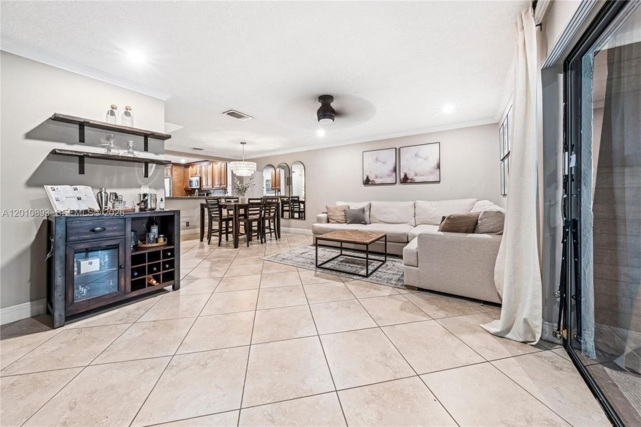 1140 NW 99th Ave , Unit 70, Pembroke Pines, FL 33024 Photo