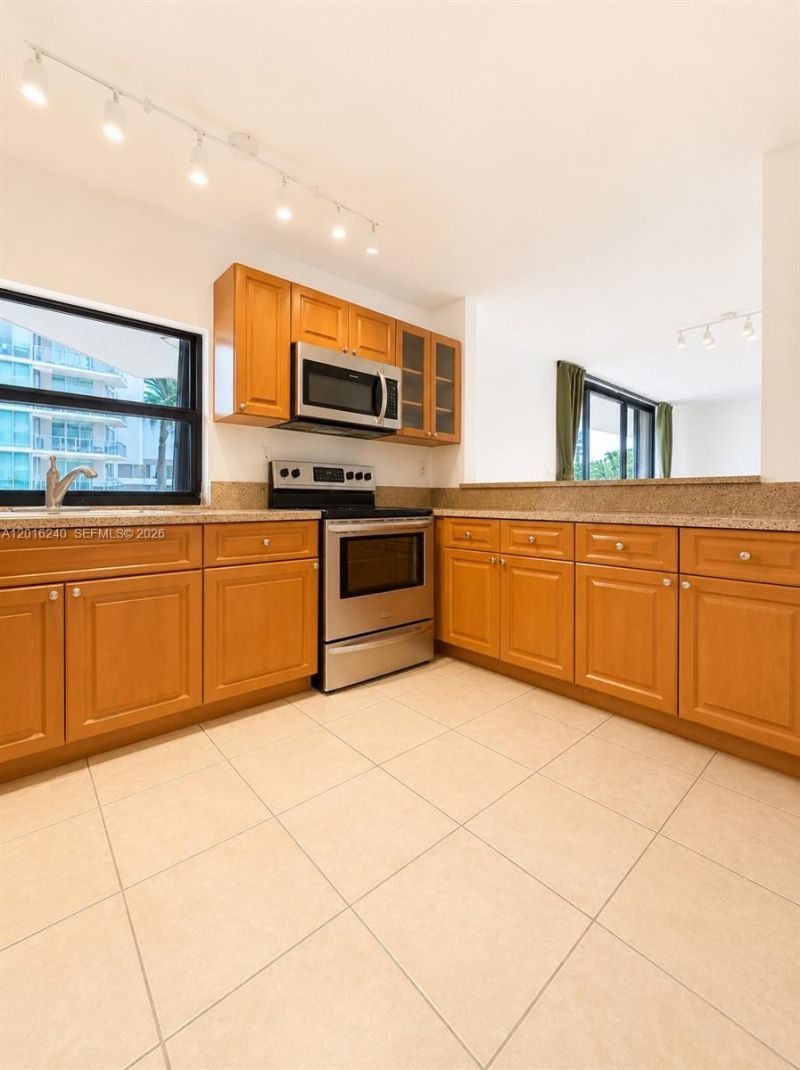 555 NE 30th St , Unit 404, Miami, FL 33137 Photo