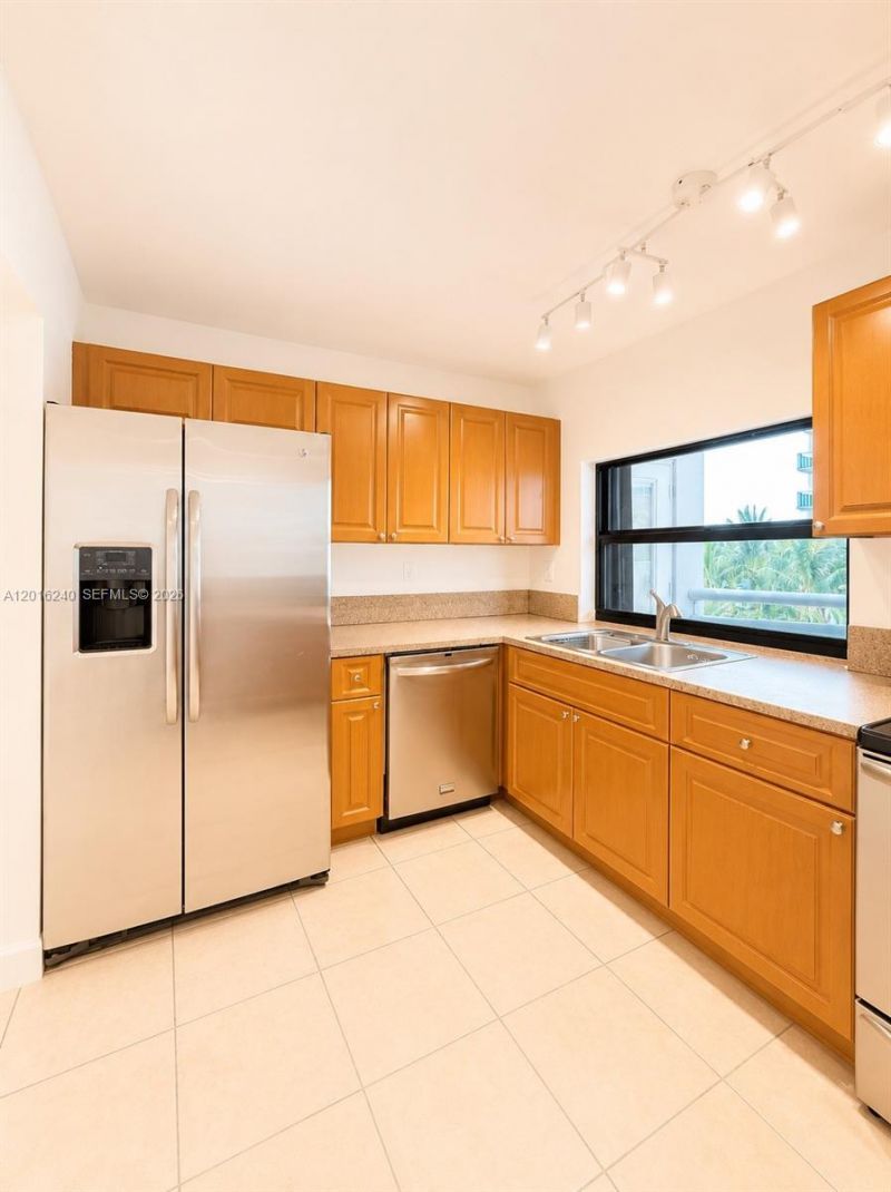 555 NE 30th St , Unit 404, Miami, FL 33137 Photo