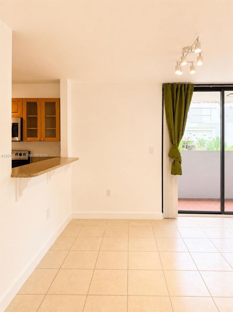 555 NE 30th St , Unit 404, Miami, FL 33137 Photo
