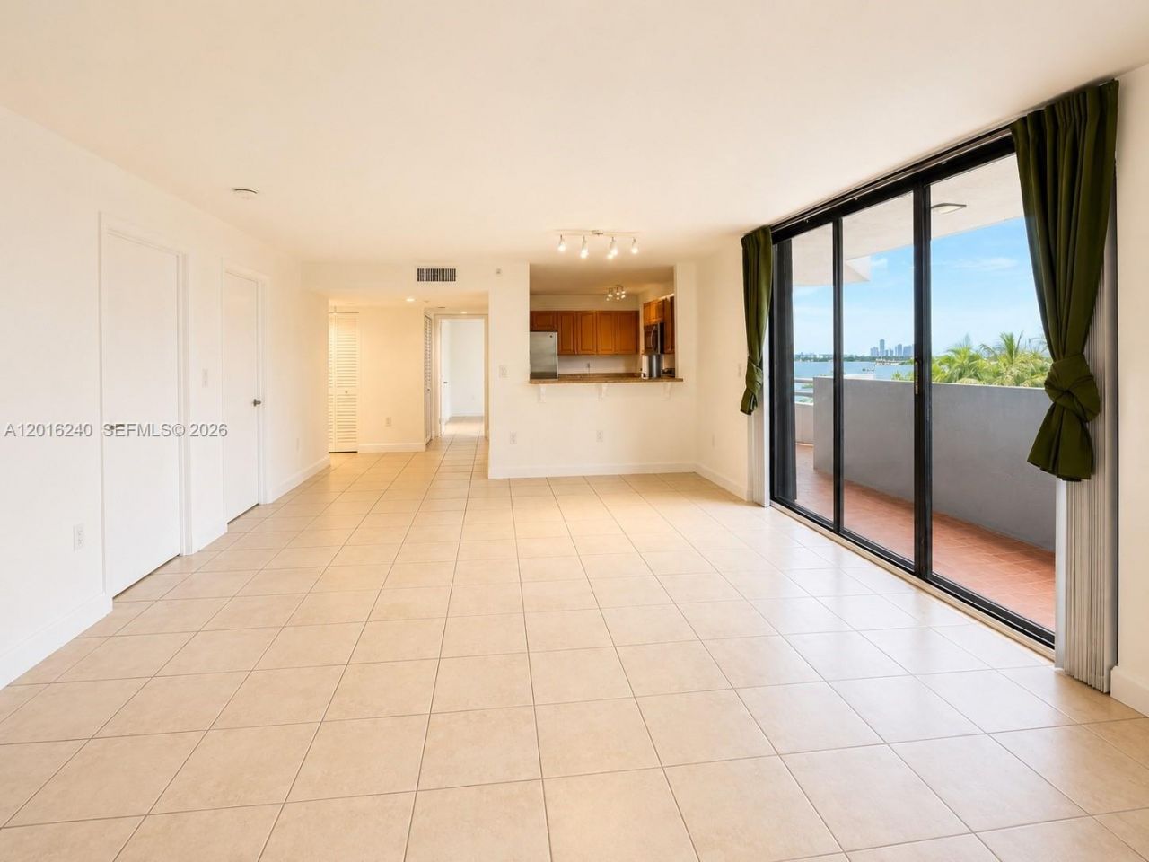 555 NE 30th St , Unit 404, Miami, FL 33137 Photo