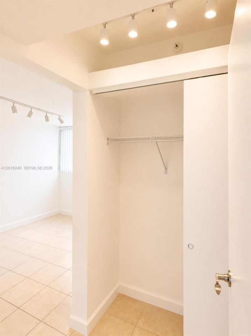 555 NE 30th St , Unit 404, Miami, FL 33137 Photo