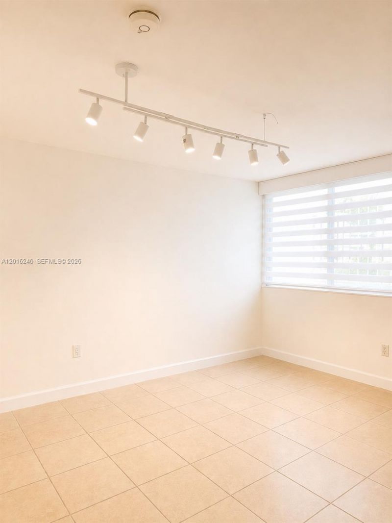 555 NE 30th St , Unit 404, Miami, FL 33137 Photo
