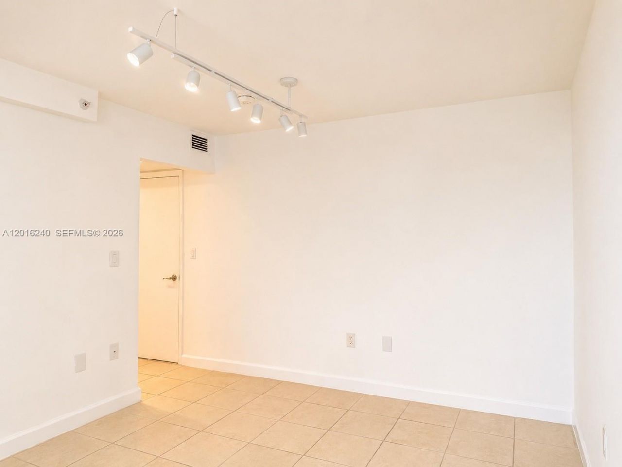 555 NE 30th St , Unit 404, Miami, FL 33137 Photo