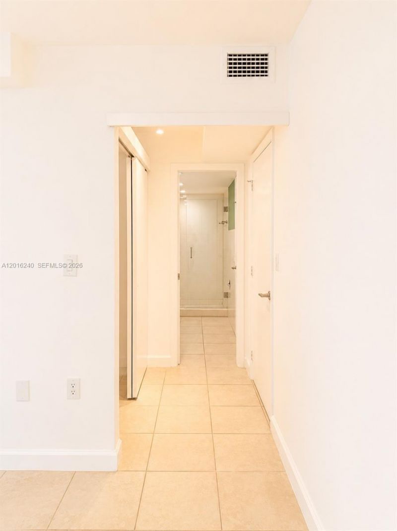 555 NE 30th St , Unit 404, Miami, FL 33137 Photo