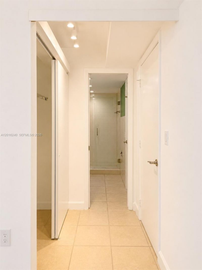 555 NE 30th St , Unit 404, Miami, FL 33137 Photo