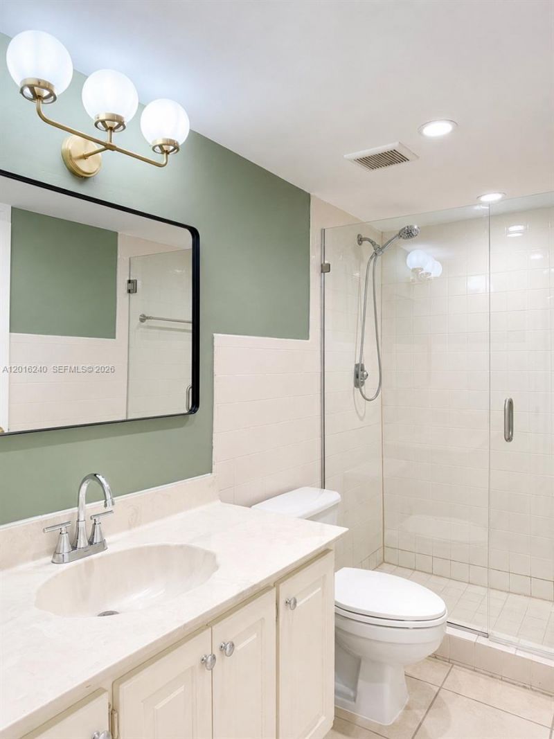 555 NE 30th St , Unit 404, Miami, FL 33137 Photo