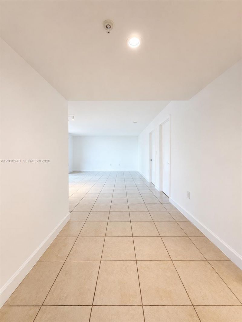 555 NE 30th St , Unit 404, Miami, FL 33137 Photo