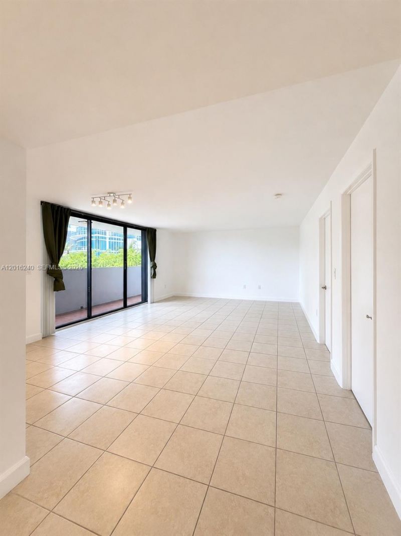 555 NE 30th St , Unit 404, Miami, FL 33137 Photo