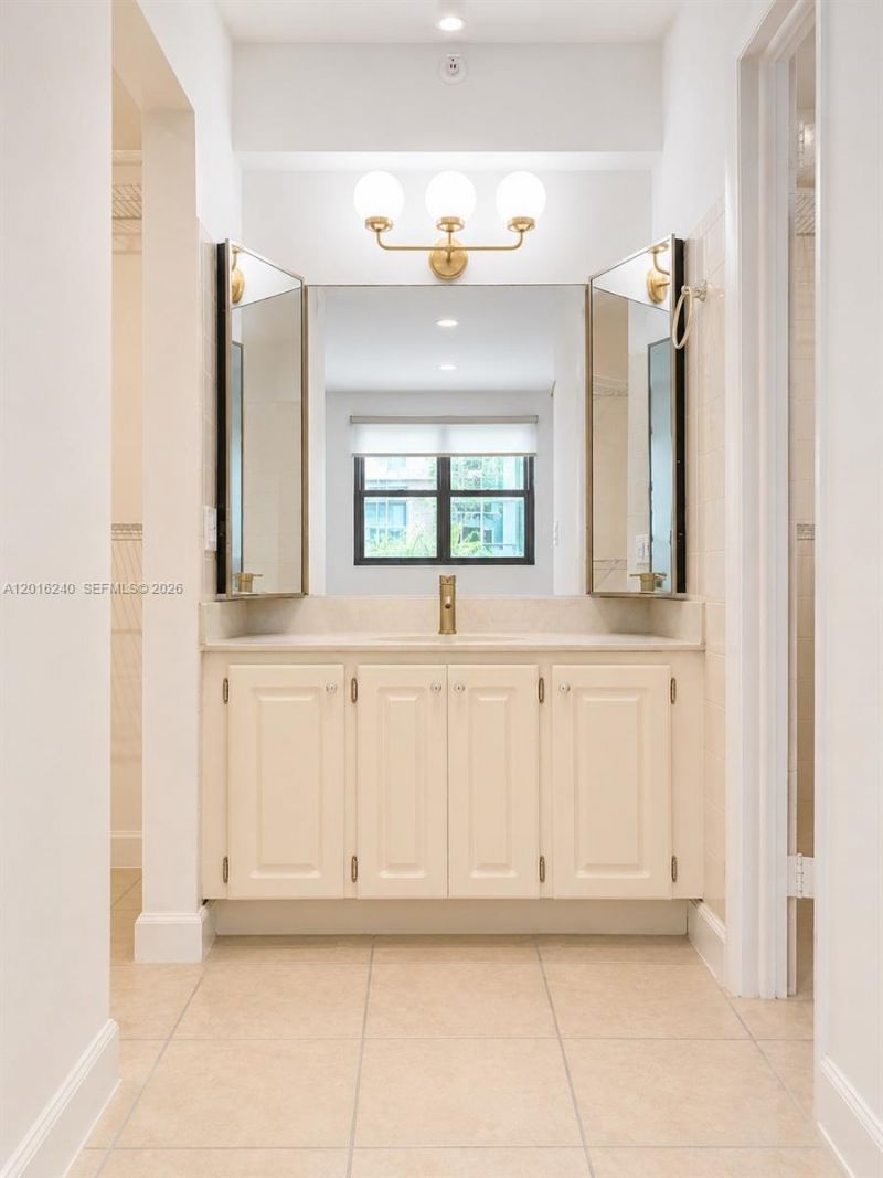 555 NE 30th St , Unit 404, Miami, FL 33137 Photo